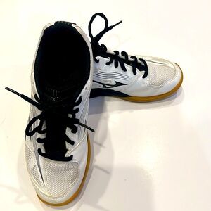 MIZINO Volleyball Shoes Black and White Size 6